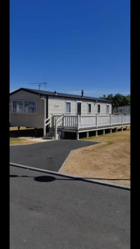 P&D's Pearl Caravan At Tattershall Lakes Country Park
